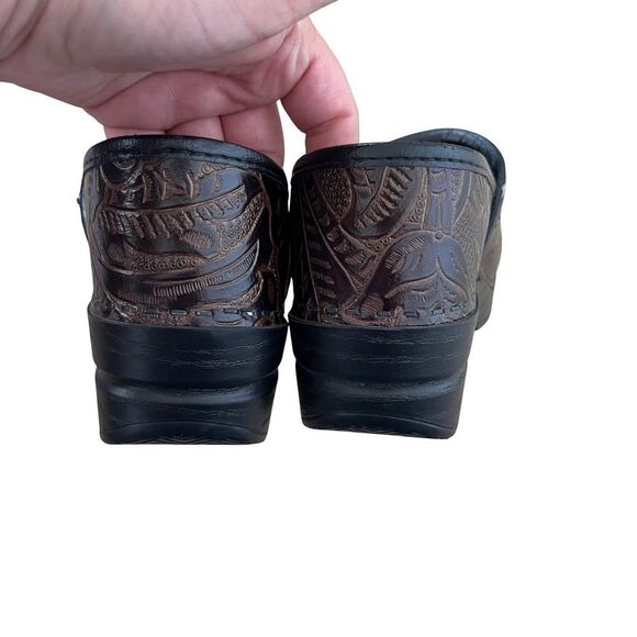 Dansko Professional Brown Tooled Embossed Floral Leather Closed Back Clog Shoes - Picture 4 of 9